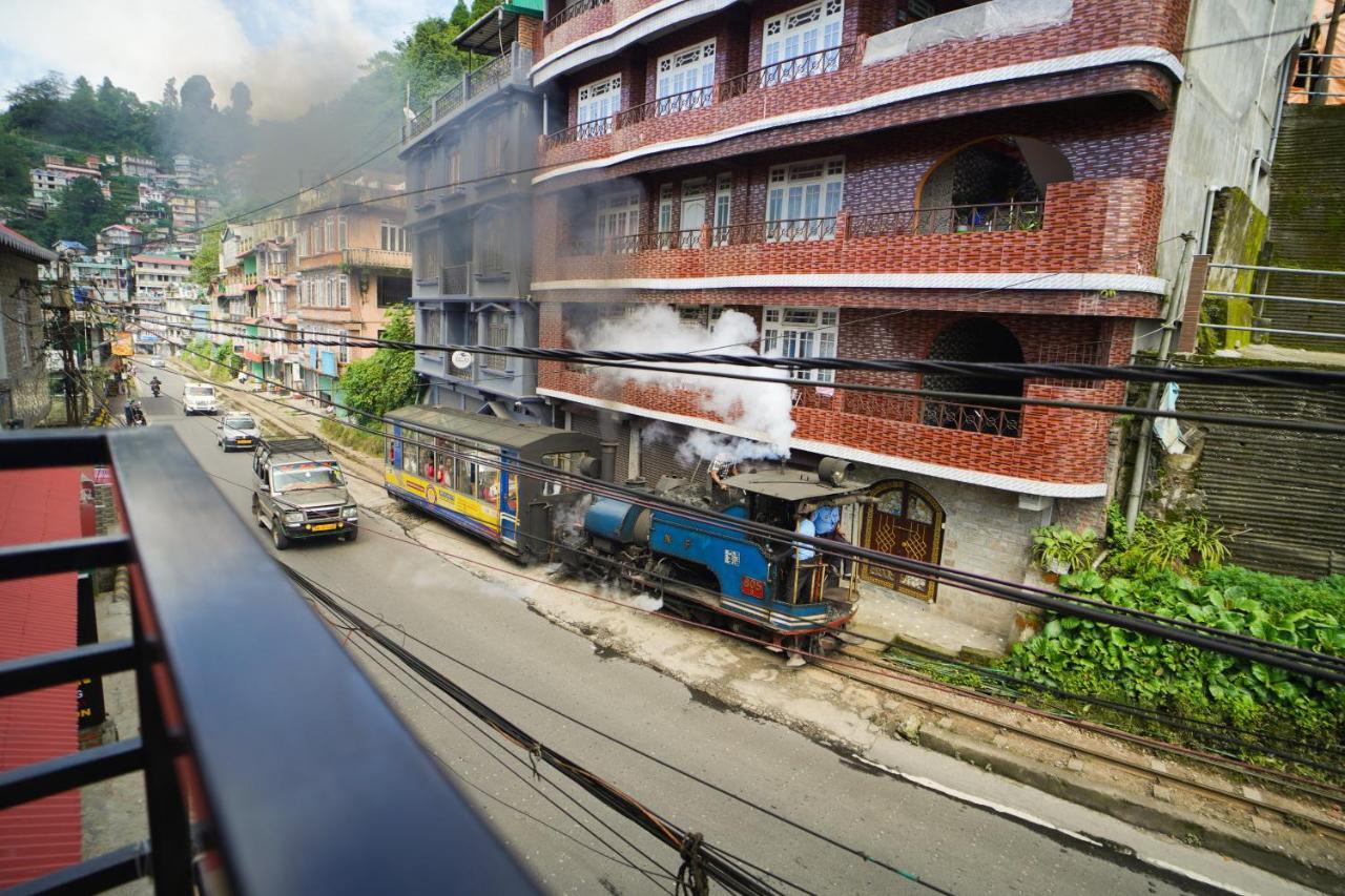 Hotel Hill Queen Near Sherpa Gumba Darjeeling Mall 5 Min Couple Friendly מראה חיצוני תמונה